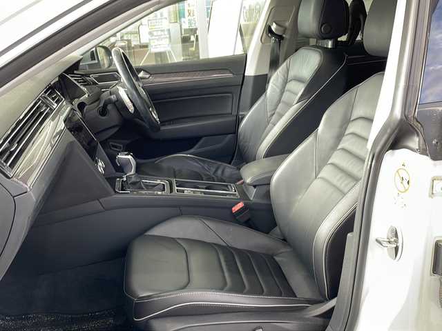 フォルクスワーゲン アルテオン TSI 4モーション エレガンス 神奈川県 2019(平31)年 3.6万km オリックスホワイトパールエフェクト サンルーフ/Dynaudioスピーカー/純正ナビ/（CD/DVD/FM/AM/SD/USB/AUX/BT/フルセグTV)/Android Auto/Apple Car Play/Mirror Link/全方位カメラ/前後ドライブレコーダー/ETC2.0/パドルシフト/アダプティブクルーズコントロール/純正ハンガー/電動リアゲート/電動パーキングブレーキ/ブラインドスポットモニター/前後コーナーセンサー/プリクラッシュ/レーンキープアシスト/D/N席パワーシート（D席メモリシート/全席シートヒーター/革シート/ステアリングヒーター/純正フロアマット/純正アルミホイール/ISOFIX/スペアキー×１/保証書/取扱説明書