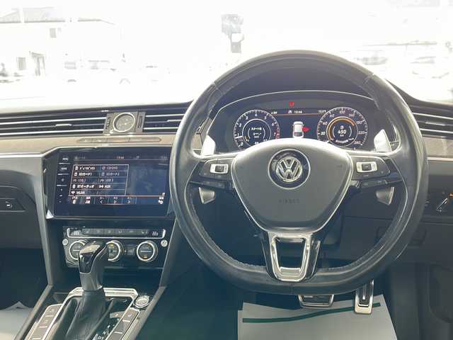 フォルクスワーゲン アルテオン TSI 4モーション エレガンス 神奈川県 2019(平31)年 3.6万km オリックスホワイトパールエフェクト サンルーフ/Dynaudioスピーカー/純正ナビ/（CD/DVD/FM/AM/SD/USB/AUX/BT/フルセグTV)/Android Auto/Apple Car Play/Mirror Link/全方位カメラ/前後ドライブレコーダー/ETC2.0/パドルシフト/アダプティブクルーズコントロール/純正ハンガー/電動リアゲート/電動パーキングブレーキ/ブラインドスポットモニター/前後コーナーセンサー/プリクラッシュ/レーンキープアシスト/D/N席パワーシート（D席メモリシート/全席シートヒーター/革シート/ステアリングヒーター/純正フロアマット/純正アルミホイール/ISOFIX/スペアキー×１/保証書/取扱説明書