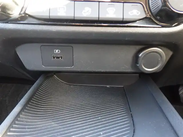 日産 ノート S 千葉県 2021(令3)年 6.3万km ガーネットレッド エマージェンシーブレーキ/インテリジェントルームミラー/純正コネクトナビ/地デジTV/【Bluetooth接続】/アラウンドビューモニター/ドライブレコーダー（DH5-D）/ステアリングスイッチ/ETC/LEDヘッドライト/フォグライト/ウインカーミラー/コーナーセンサー/サイド/カーテンエアバッグ/インテリジェントキー