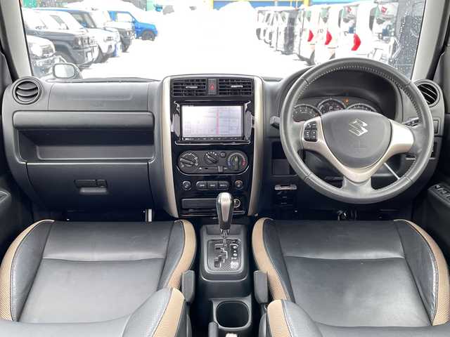 スズキ ジムニー ランドベンチャー 道北・旭川 2018(平30)年 3.1万km クールカーキPM /禁煙車//4WD//社外ナビ/CD/DVD/BT/フルセグ/USB/SD/MSV//ハーフレザーシート//運転席シートヒーター//ミラーヒーター//革巻きステアリング//ステアリングスイッチ//ドライブレコーダー//ETC//フォグランプ//ウィンカーミラー//リモコンキー//保証書//取説