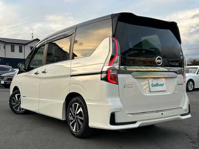 日産 セレナ e－パワー ハイウェイスター V 静岡県 2020(令2)年 5.6万km ブリリアントホワイトパール 2トーン 純正10型ナビ/（CD/DVD/Blu-ray/Bluetooth/フルセグTV)/アラウンドビューモニター/純正11型フリップダウンモニター/両側パワースライドドア/ビルトインETC/1列目シートヒーター/ステアリングヒーター/インテリジェントルームミラー/プロパイロット/BSM/エマージェンシーブレーキ/レーンキープアシスト/前後ソナー/LEDヘッドライト/オートライト /オートハイビーム/電動パーキングブレーキ/オートブレーキホールド/ナビ連動ステアリングリモコン/プッシュスタート/スマートキー