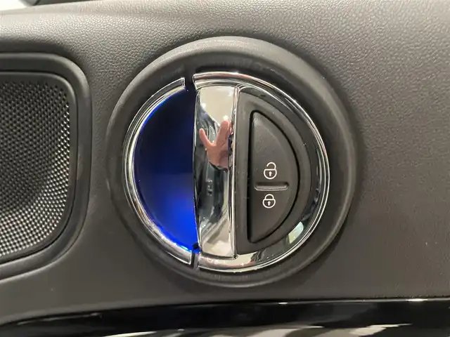 ＭＩＮＩ ＢＭＷ ミニ クロスオーバー クーパー D 愛知県 2023(令5)年 1.2万km 緑Ⅱ 純正ディスプレイオーディオ/Bluetooth/バックカメラ/AppleCarPlay/ACC/インテリジェントセーフティー/ハーフレザー/シートヒーター/コーナーセンサ－/ミラー型ETC/LEDヘッドライト/ドライブレコーダー/プッシュスタート/アイドリングストップ
