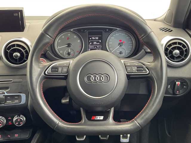 アウディ Ｓ１ スポーツバック 栃木県 2015(平27)年 4万km スクーバブルーメタリック 6速MT/4WD ターボ/純正ナビ/　（CD/DVD/フルセグTV/Bluetooth）/コーナーセンサー/ETC/前方ドライブレコーダー/ハーフレザーシート/オートライト/LEDヘッドライト/フォグランプ/キーレスゴー/スタート＆ストップ/純正AW/純正フロアマット
