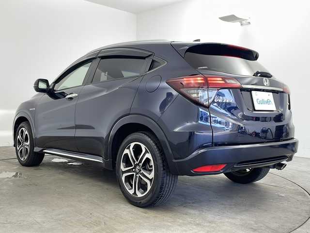 ホンダ ヴェゼル ハイブリッド Z ホンダセンシング 兵庫県 2019(令1)年 5.3万km ミッドナイトブルービームM ・純正8インチナビ/TV/Bluetooth/CD/DVD/SD/・バックカメラ/・Honda SENSING/・衝突軽減ブレーキ〈CMBS〉/・誤発進抑制機能/・歩行者事故低減ステアリング/・路外逸脱抑制機能/・ACC〈アダプティブ・クルーズ・コントロール〉/・LKAS〈車線維持支援システム〉、/・先行車発進お知らせ機能/・標識認識機能/・アイドリングストップシステム/・ハーフレザーシート/・前席シートヒーター/・純正フロアマット/・プラズマクラスター/・自動防眩ミラー/・LEDオートライト/・LEDフォグライト/・純正17インチアルミホイール/・コンフォートビュー/・ビルトインETC/・スマートキー/・パドルシフト/・カーテンエアバッグ