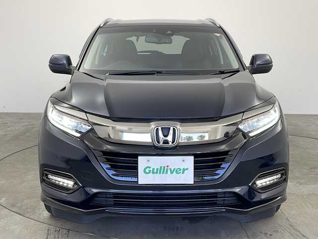 ホンダ ヴェゼル ハイブリッド Z ホンダセンシング 兵庫県 2019(令1)年 5.3万km ミッドナイトブルービームM ・純正8インチナビ/TV/Bluetooth/CD/DVD/SD/・バックカメラ/・Honda SENSING/・衝突軽減ブレーキ〈CMBS〉/・誤発進抑制機能/・歩行者事故低減ステアリング/・路外逸脱抑制機能/・ACC〈アダプティブ・クルーズ・コントロール〉/・LKAS〈車線維持支援システム〉、/・先行車発進お知らせ機能/・標識認識機能/・アイドリングストップシステム/・ハーフレザーシート/・前席シートヒーター/・純正フロアマット/・プラズマクラスター/・自動防眩ミラー/・LEDオートライト/・LEDフォグライト/・純正17インチアルミホイール/・コンフォートビュー/・ビルトインETC/・スマートキー/・パドルシフト/・カーテンエアバッグ