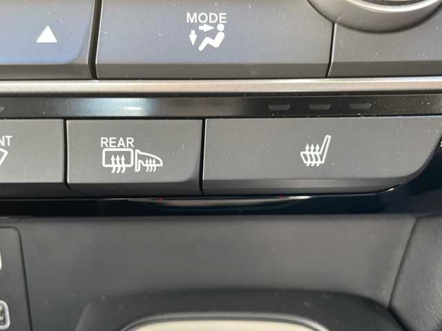 ホンダ インサイト EX 山形県 2018(平30)年 6.4万km プラチナホワイトパール 禁煙車/Honda SENSING/・衝突軽減ブレーキ（ＣＭＢＳ）/・路外逸脱抑制機能/・先行車発進お知らせ機能/・アダプティブクルーズコントロール（ＡＣＣ）/・車線維持支援システム（ＬＫＡＳ）/・標識認識機能/・誤発進抑制機能 /・近距離衝突軽減ブレーキ/ハーフレザーシート/パドルシフト/パーキングセンサー/純正ナビ(CD.DVD.BT.SD.USB)/バック.フロントカメラ/フルセグ/ETC2.0/電動パーキングブレーキ/オートホールド/LEDヘッドライト/プッシュスタート/スマートキーｘ２