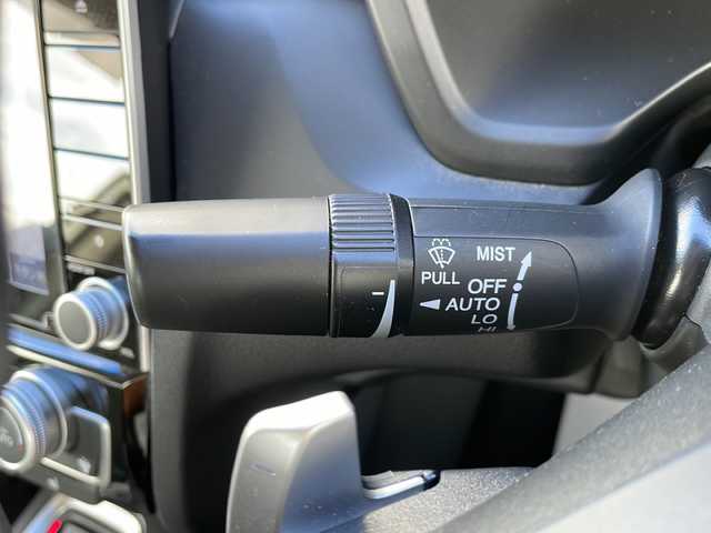 ホンダ インサイト EX 山形県 2018(平30)年 6.4万km プラチナホワイトパール 禁煙車/Honda SENSING/・衝突軽減ブレーキ（ＣＭＢＳ）/・路外逸脱抑制機能/・先行車発進お知らせ機能/・アダプティブクルーズコントロール（ＡＣＣ）/・車線維持支援システム（ＬＫＡＳ）/・標識認識機能/・誤発進抑制機能 /・近距離衝突軽減ブレーキ/ハーフレザーシート/パドルシフト/パーキングセンサー/純正ナビ(CD.DVD.BT.SD.USB)/バック.フロントカメラ/フルセグ/ETC2.0/電動パーキングブレーキ/オートホールド/LEDヘッドライト/プッシュスタート/スマートキーｘ２