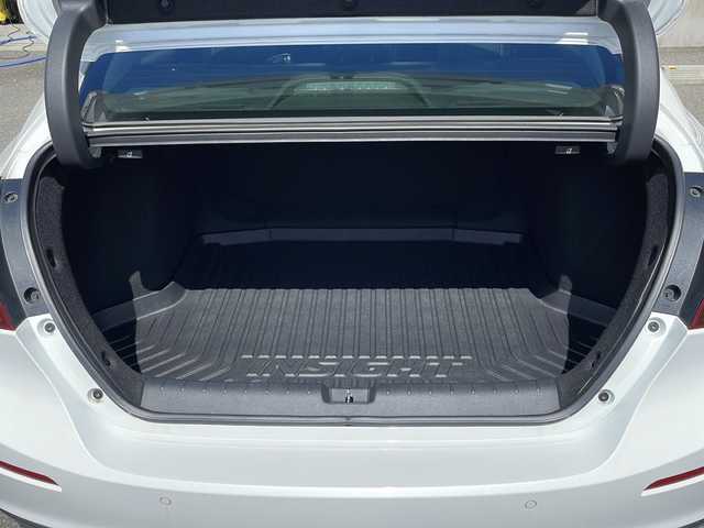 ホンダ インサイト EX 山形県 2018(平30)年 6.4万km プラチナホワイトパール 禁煙車/Honda SENSING/・衝突軽減ブレーキ（ＣＭＢＳ）/・路外逸脱抑制機能/・先行車発進お知らせ機能/・アダプティブクルーズコントロール（ＡＣＣ）/・車線維持支援システム（ＬＫＡＳ）/・標識認識機能/・誤発進抑制機能 /・近距離衝突軽減ブレーキ/ハーフレザーシート/パドルシフト/パーキングセンサー/純正ナビ(CD.DVD.BT.SD.USB)/バック.フロントカメラ/フルセグ/ETC2.0/電動パーキングブレーキ/オートホールド/LEDヘッドライト/プッシュスタート/スマートキーｘ２