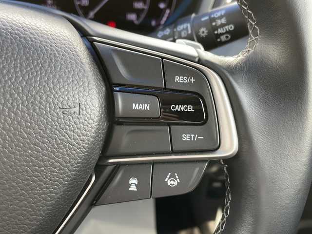 ホンダ インサイト EX 山形県 2018(平30)年 6.4万km プラチナホワイトパール 禁煙車/Honda SENSING/・衝突軽減ブレーキ（ＣＭＢＳ）/・路外逸脱抑制機能/・先行車発進お知らせ機能/・アダプティブクルーズコントロール（ＡＣＣ）/・車線維持支援システム（ＬＫＡＳ）/・標識認識機能/・誤発進抑制機能 /・近距離衝突軽減ブレーキ/ハーフレザーシート/パドルシフト/パーキングセンサー/純正ナビ(CD.DVD.BT.SD.USB)/バック.フロントカメラ/フルセグ/ETC2.0/電動パーキングブレーキ/オートホールド/LEDヘッドライト/プッシュスタート/スマートキーｘ２