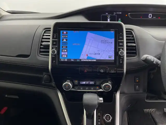 日産 セレナ ハイウェイスター Vセレクション 鹿児島県 2018(平30)年 4.3万km ブリリアントホワイトパール 純正ナビ/（CD/DVD/BT/フルセグTV）/純正フリップダウンモニター/アラウンドビューモニター/両側パワースライドドア/エマージェンシーブレーキ/クルーズコントロール/電動パーキングブレーキ/オートホールド/オートライト/LEDヘッドライト/スマートキー/プッシュスタート/取説、保証書