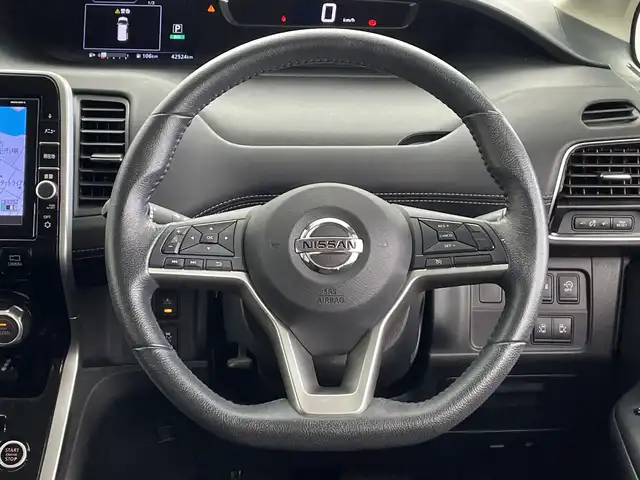 日産 セレナ ハイウェイスター Vセレクション 鹿児島県 2018(平30)年 4.3万km ブリリアントホワイトパール 純正ナビ/（CD/DVD/BT/フルセグTV）/純正フリップダウンモニター/アラウンドビューモニター/両側パワースライドドア/エマージェンシーブレーキ/クルーズコントロール/電動パーキングブレーキ/オートホールド/オートライト/LEDヘッドライト/スマートキー/プッシュスタート/取説、保証書
