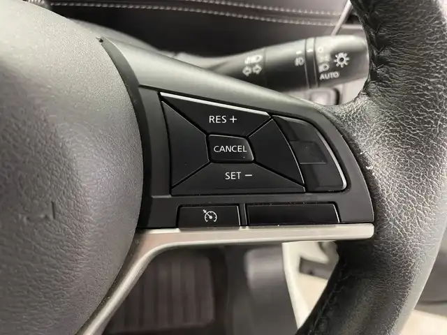 日産 セレナ ハイウェイスター Vセレクション 鹿児島県 2018(平30)年 4.3万km ブリリアントホワイトパール 純正ナビ/（CD/DVD/BT/フルセグTV）/純正フリップダウンモニター/アラウンドビューモニター/両側パワースライドドア/エマージェンシーブレーキ/クルーズコントロール/電動パーキングブレーキ/オートホールド/オートライト/LEDヘッドライト/スマートキー/プッシュスタート/取説、保証書