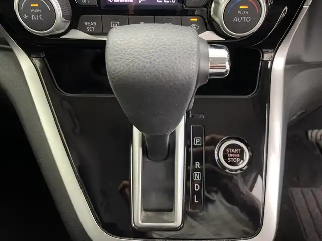 日産 セレナ ハイウェイスター Vセレクション 鹿児島県 2018(平30)年 4.3万km ブリリアントホワイトパール 純正ナビ/（CD/DVD/BT/フルセグTV）/純正フリップダウンモニター/アラウンドビューモニター/両側パワースライドドア/エマージェンシーブレーキ/クルーズコントロール/電動パーキングブレーキ/オートホールド/オートライト/LEDヘッドライト/スマートキー/プッシュスタート/取説、保証書