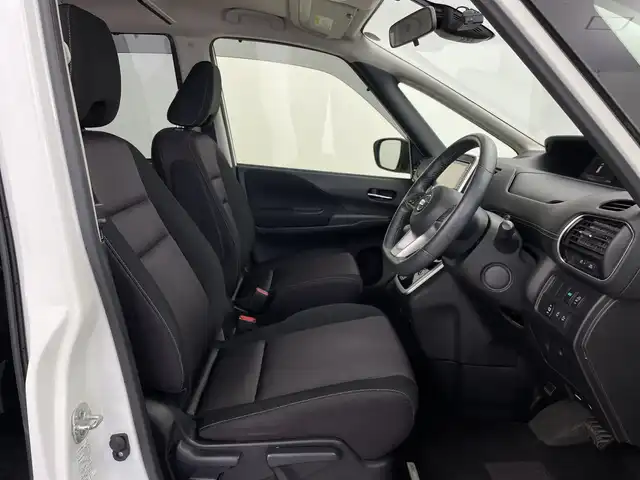 日産 セレナ ハイウェイスター Vセレクション 鹿児島県 2018(平30)年 4.3万km ブリリアントホワイトパール 純正ナビ/（CD/DVD/BT/フルセグTV）/純正フリップダウンモニター/アラウンドビューモニター/両側パワースライドドア/エマージェンシーブレーキ/クルーズコントロール/電動パーキングブレーキ/オートホールド/オートライト/LEDヘッドライト/スマートキー/プッシュスタート/取説、保証書
