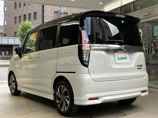 スズキ ソリオ バンディット HV MV 東京都 2025(令7)年 0.4万km ピュアホワイトパール/ガンメタリック2トーン 4WD/ワンオーナー/2トーンルーフ仕様/セーフティサポート/・デュアルセンサーサポート2/・誤発進抑制機能/・後方誤発進抑制機能/・パーキングセンサー/・低速時ブレーキサポート（前進・後退）/・車線逸脱抑制機能/・車線逸脱警告機能/・ふらつき警告機能/・標識認識機能/・ハイビームアシスト/・ブラインドスポットモニター/・アクティブクルーズコントロール/両側パワースライドドア/純正9インチナビ/・地デジ/DVD/CD/USBソケット/全方位カメラ/AppleCarPlay Android auto/プッシュスタート/ヘッドアップディスプレイ/シートヒーター /保証書・取扱説明書・スペアキー