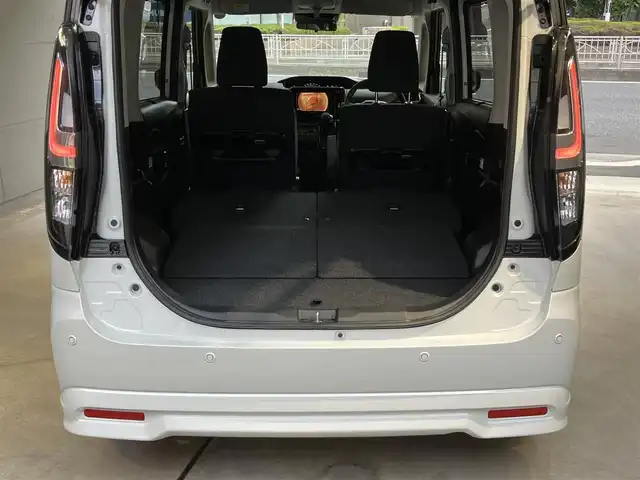 スズキ ソリオ バンディット HV MV 東京都 2025(令7)年 0.4万km ピュアホワイトパール/ガンメタリック2トーン 4WD/ワンオーナー/2トーンルーフ仕様/セーフティサポート/・デュアルセンサーサポート2/・誤発進抑制機能/・後方誤発進抑制機能/・パーキングセンサー/・低速時ブレーキサポート（前進・後退）/・車線逸脱抑制機能/・車線逸脱警告機能/・ふらつき警告機能/・標識認識機能/・ハイビームアシスト/・ブラインドスポットモニター/・アクティブクルーズコントロール/両側パワースライドドア/純正9インチナビ/・地デジ/DVD/CD/USBソケット/全方位カメラ/AppleCarPlay Android auto/プッシュスタート/ヘッドアップディスプレイ/シートヒーター /保証書・取扱説明書・スペアキー