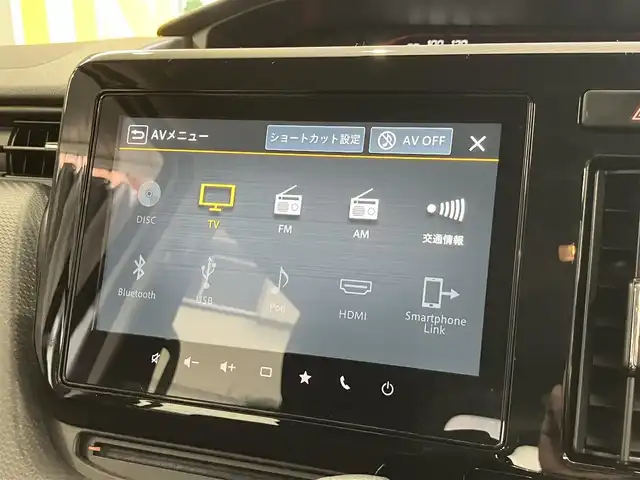 スズキ ソリオ バンディット HV MV 東京都 2025(令7)年 0.4万km ピュアホワイトパール/ガンメタリック2トーン 4WD/ワンオーナー/2トーンルーフ仕様/セーフティサポート/・デュアルセンサーサポート2/・誤発進抑制機能/・後方誤発進抑制機能/・パーキングセンサー/・低速時ブレーキサポート（前進・後退）/・車線逸脱抑制機能/・車線逸脱警告機能/・ふらつき警告機能/・標識認識機能/・ハイビームアシスト/・ブラインドスポットモニター/・アクティブクルーズコントロール/両側パワースライドドア/純正9インチナビ/・地デジ/DVD/CD/USBソケット/全方位カメラ/AppleCarPlay Android auto/プッシュスタート/ヘッドアップディスプレイ/シートヒーター /保証書・取扱説明書・スペアキー