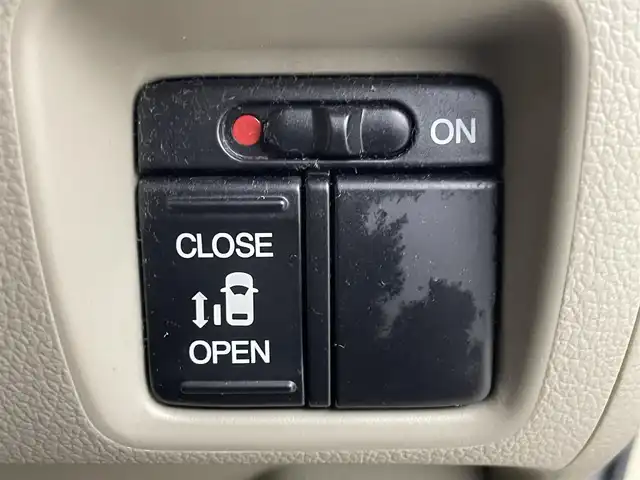 ホンダ Ｎ ＢＯＸ G Lパッケージ 群馬県 2012(平24)年 8.5万km ヒダマリアイボリーパール 純正ＣＤデッキ　オートエアコン　アイドリングストップ　ヘッドライトレベライザー　電格ミラー　ステアリングリモコン　片側パワスラ　Ｗエアバック　Ｐスタート　スマートキー　スペアキー　社外アルミ　禁煙車