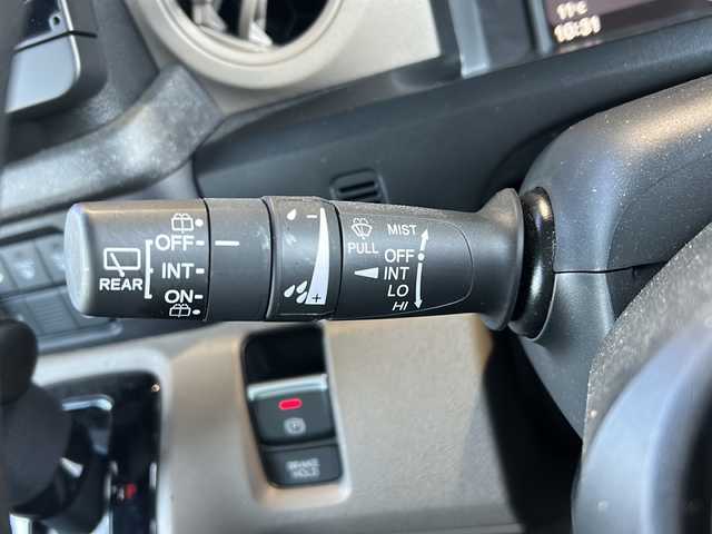 ホンダ Ｎ ＢＯＸ JOY 静岡県 2025(令7)年 1.2万km グレーⅡ 純正ナビ/・CD/DVD/・FM/AM/・フルセグTV/・Music Rack/・Apple Car Play/・Android Auto/・SD/・USB/・Bluetooth/ホンダセンシング/●衝突軽減ブレーキ（CMBS）/●先行車発進お知らせ機能/●歩行者事故低減ステアリング/●路外逸脱抑制機能/●標識認識機能/●渋滞追従機能付ACC/●車線維持支援システム（LKAS）/●誤発進抑制機能/●後方誤発進抑制機能/●近距離衝突軽減ブレーキ/●急アクセル抑制機能/●パーキングセンサーシステム/●オートハイビーム/主要装備/・ドライブレコーダー/・ＥＴＣ/・２トーンカラー/・運転席＋助手席シートヒーター/・両側パワスラ/・チェック柄撥水ファブリック/・サイドカーテンエアバッグ/・バックカメラ