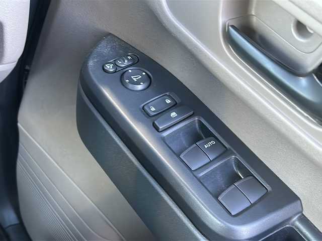 ホンダ Ｎ ＢＯＸ JOY 静岡県 2025(令7)年 1.2万km グレーⅡ 純正ナビ/・CD/DVD/・FM/AM/・フルセグTV/・Music Rack/・Apple Car Play/・Android Auto/・SD/・USB/・Bluetooth/ホンダセンシング/●衝突軽減ブレーキ（CMBS）/●先行車発進お知らせ機能/●歩行者事故低減ステアリング/●路外逸脱抑制機能/●標識認識機能/●渋滞追従機能付ACC/●車線維持支援システム（LKAS）/●誤発進抑制機能/●後方誤発進抑制機能/●近距離衝突軽減ブレーキ/●急アクセル抑制機能/●パーキングセンサーシステム/●オートハイビーム/主要装備/・ドライブレコーダー/・ＥＴＣ/・２トーンカラー/・運転席＋助手席シートヒーター/・両側パワスラ/・チェック柄撥水ファブリック/・サイドカーテンエアバッグ/・バックカメラ