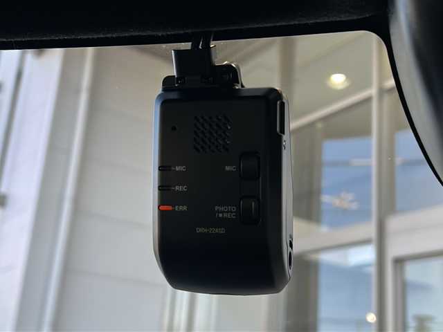 ホンダ Ｎ ＢＯＸ JOY 静岡県 2025(令7)年 1.2万km グレーⅡ 純正ナビ/・CD/DVD/・FM/AM/・フルセグTV/・Music Rack/・Apple Car Play/・Android Auto/・SD/・USB/・Bluetooth/ホンダセンシング/●衝突軽減ブレーキ（CMBS）/●先行車発進お知らせ機能/●歩行者事故低減ステアリング/●路外逸脱抑制機能/●標識認識機能/●渋滞追従機能付ACC/●車線維持支援システム（LKAS）/●誤発進抑制機能/●後方誤発進抑制機能/●近距離衝突軽減ブレーキ/●急アクセル抑制機能/●パーキングセンサーシステム/●オートハイビーム/主要装備/・ドライブレコーダー/・ＥＴＣ/・２トーンカラー/・運転席＋助手席シートヒーター/・両側パワスラ/・チェック柄撥水ファブリック/・サイドカーテンエアバッグ/・バックカメラ