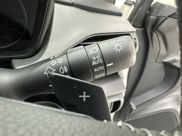 スバル クロストレック リミテッド 兵庫県 2023(令5)年 2.2万km クリスタルホワイトP 純正11.6インチナビ（FM・AM/BT/フルセグ/iPod/AUX）/バックカメラ/全方位カメラ/ETC/社外ドラレコ前後/デジタルインナーミラー/純正AW18インチ/純正フロアマット/追従式クルーズコントロール/パワーシート（D/N席）/シートヒーター（D/N席）/シートメモリー（D席）/ステアリングヒーター/プッシュスタート/スマートキー2本/パドルシフト/電動パーキング/チャイルドシート対応/オートライト/LEDヘッドランプ/フォグランプ/電動格納ミラー/ウインカーミラー/ドアバイザー/AVH