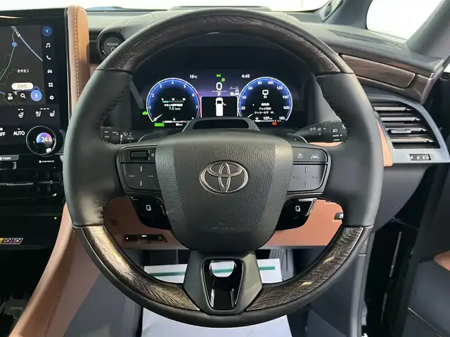 トヨタ ヴェルファイア ハイブリット エグゼクティブ ラウンジ 高知県 2025(令7)年 0.1千km ブラック 純正ナビ/Bluetooth接続/ETC/ドライブレコーダー/クルーズコントロール/全方位カメラ/フルセグテレビ/後席用モニター/WAC/ユニバーサルステップ（メーカーオプション）/サンセットブラウン（メーカーオプション）/両側パワースライドドア/オットマン/電動リアゲート/純正19インチアルミホイール/コーナーセンサー/横滑り防止装置/盗難防止装置/衝突被害軽減システム/LEDヘッドライト