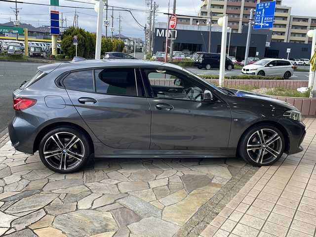 ＢＭＷ １１８ｄ Mスポーツ EDジョイ+ 静岡県 2020(令2)年 3.8万km ミネラルグレー 純正ナビ/・バックモニター/・Bluetooth/・USB/主要装備/・プッシュスタート/・ETC車載器/・ドライブレコーダー/・アダプティブクルーズコントロール/・レーンキープアシスト/・前後コーナーセンサー/・LEDヘッドライト/・純正18インチAW/・純正フロアマット/・オートライト/・ハーフレザーシート/・アイドリングストップ