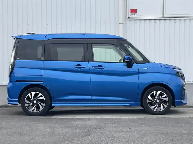 スズキ ソリオ バンディット HV MV 愛媛県 2022(令4)年 3万km スピーディーブルーM 左側パワースライドドア/社外ナビ(CD/DVD)/後席モニター/ミラー型前後ドライブレコーダー/レーダークルーズコントロール/アイドリングストップ/レーンキープアシスト/コーナーセンサー/LEDヘッドライト/オートライト/フォグランプ/純正フロアマット/純正ドアバイザー/純正アルミホイール/デュアルカメラブレーキサポート/横滑り防止装置/スマートキー/プッシュスタート/ABS