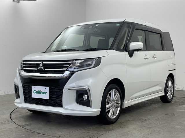 三菱 デリカＤ：２ ハイブリッドMZ 全方位カメラパッケージ 兵庫県 2023(令5)年 4.3万km ピュアホワイトP ・社外メモリナビ（MDV-D7098i）/　Bluetoothオーディオ/　CD/DVD再生/　USB接続/　フルセグテレビ/・アラウンドビューモニター/・純正ETC/・レーダークルーズコントロール/・レーンキープアシスト/・衝突被害軽減ブレーキ/・社外フロアマット/・シートヒーター（運転席・助手席）/・純正15インチアルミホイール/・両側パワースライドドア/・ABS/・横滑り防止機能/・後コーナーセンサー/・盗難防止装置/・オートライト/・オートマチックハイビーム/・LEDヘッドライト/・フォグランプ/・ドライブレコーダー/・革巻きステアリング/・革調シートカバー/・ヘッドアップディスプレイ/・W＋サイドエアバック/・カーテンエアバック/・スマートキー/・AACエアコン