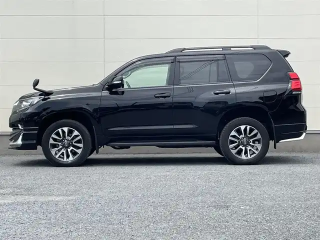 トヨタ ランドクルーザー プラド TX Lパッケージ 茨城県 2023(令5)年 4.2万km ブラック サンルーフ/モデリスタエアロ/ルーフレール/純正ナビ（NSZT-Y68T）/（CD/DVD/BT/フルセグTV）/バックカメラ/トヨタセーフティーセンス/・プリクラッシュセーフティ/・レーンディパーチャーアラート/・ダプティブハイビームシステム/・レーダークルーズコントロール/・オートマチックハイビーム/・先行車発進お知らせ/横滑り防止/前後クリアランスソナー/前後ドラレコ（ZDR-035）/レザーシート/シートヒーター/エアーシート/パワーシート/シートベンチレーション/純正１９インチAW/オートライト/LEDヘッドライト/フォグライト/ステアリングスイッチ/スマートキー/プッシュスタート/スペアキー1本/保証書