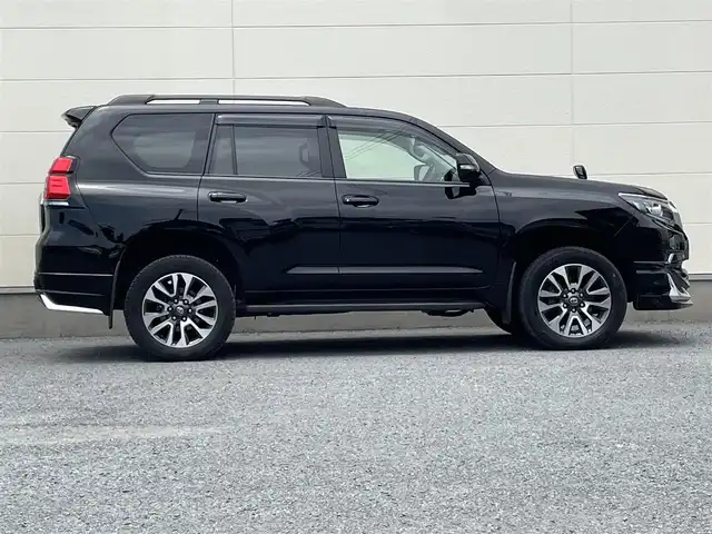 トヨタ ランドクルーザー プラド TX Lパッケージ 茨城県 2023(令5)年 4.2万km ブラック サンルーフ/モデリスタエアロ/ルーフレール/純正ナビ（NSZT-Y68T）/（CD/DVD/BT/フルセグTV）/バックカメラ/トヨタセーフティーセンス/・プリクラッシュセーフティ/・レーンディパーチャーアラート/・ダプティブハイビームシステム/・レーダークルーズコントロール/・オートマチックハイビーム/・先行車発進お知らせ/横滑り防止/前後クリアランスソナー/前後ドラレコ（ZDR-035）/レザーシート/シートヒーター/エアーシート/パワーシート/シートベンチレーション/純正１９インチAW/オートライト/LEDヘッドライト/フォグライト/ステアリングスイッチ/スマートキー/プッシュスタート/スペアキー1本/保証書