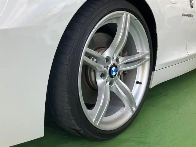 ＢＭＷ Ｚ４ sDrive35is 神奈川県 2011(平23)年 7.2万km アルピンホワイトⅢ 新車時保証書/取扱説明書/シートヒーター/メモリー付きパワーシート/純正HDDナビ/クリアランスソナー/19インチアルミホイール/ブラウンレザーシート/ミラー内蔵ETC/プッシュスタート/ドライブレコーダー