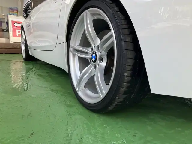 ＢＭＷ Ｚ４ sDrive35is 神奈川県 2011(平23)年 7.2万km アルピンホワイトⅢ 新車時保証書/取扱説明書/シートヒーター/メモリー付きパワーシート/純正HDDナビ/クリアランスソナー/19インチアルミホイール/ブラウンレザーシート/ミラー内蔵ETC/プッシュスタート/ドライブレコーダー