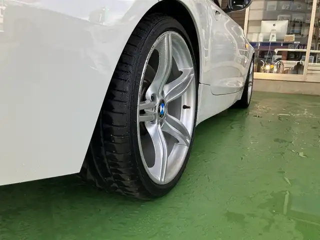 ＢＭＷ Ｚ４ sDrive35is 神奈川県 2011(平23)年 7.2万km アルピンホワイトⅢ 新車時保証書/取扱説明書/シートヒーター/メモリー付きパワーシート/純正HDDナビ/クリアランスソナー/19インチアルミホイール/ブラウンレザーシート/ミラー内蔵ETC/プッシュスタート/ドライブレコーダー