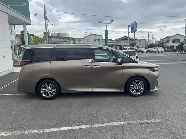 トヨタ アルファード Z 神奈川県 2025(令7)年 0.6万km ゴールド