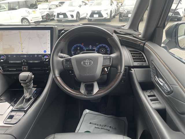 トヨタ アルファード Z 神奈川県 2025(令7)年 0.6万km ゴールド トヨタチームメイト/左右独立ムーンルーフ/ヘッドアップディスプレイ/プレシャスレオブロンド（車体カラー）/自動防眩インナーミラー/ヘッドアップディスプレイ/純13.2型フリップダウンモニター/純正14インチナビ/・Bluetooth/・フルセグTV/トヨタセーフティセンス/・プリクラッシュセーフティ/・レーダークルーズコントロール/・レーンディパーチャーアラート/・オートマチックハイビーム/・レーントレーシングアシスト/LEDヘッドライト/全方位カメラ/1列目、2列目シートヒーター/1列目、2列目シートベンチレーション/1列目、2列目パワーシート/両側パワースライドドア/電動リアゲート/ワイヤレス充電/デジタルミラー/ビルトインETC2.0/ABS/スマートキー×２/新車時手帳/取扱説明書