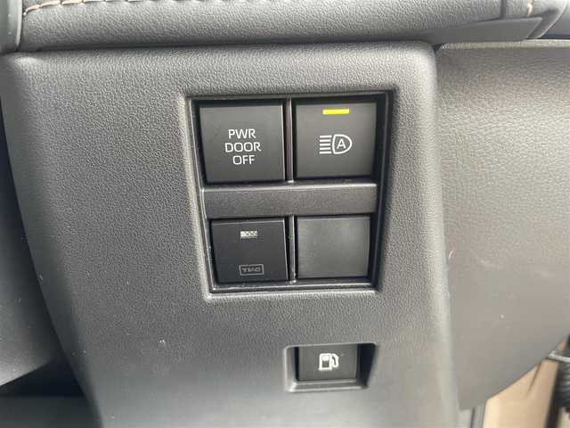 トヨタ アルファード Z 神奈川県 2025(令7)年 0.6万km ゴールド トヨタチームメイト/左右独立ムーンルーフ/ヘッドアップディスプレイ/プレシャスレオブロンド（車体カラー）/自動防眩インナーミラー/ヘッドアップディスプレイ/純13.2型フリップダウンモニター/純正14インチナビ/・Bluetooth/・フルセグTV/トヨタセーフティセンス/・プリクラッシュセーフティ/・レーダークルーズコントロール/・レーンディパーチャーアラート/・オートマチックハイビーム/・レーントレーシングアシスト/LEDヘッドライト/全方位カメラ/1列目、2列目シートヒーター/1列目、2列目シートベンチレーション/1列目、2列目パワーシート/両側パワースライドドア/電動リアゲート/ワイヤレス充電/デジタルミラー/ビルトインETC2.0/ABS/スマートキー×２/新車時手帳/取扱説明書