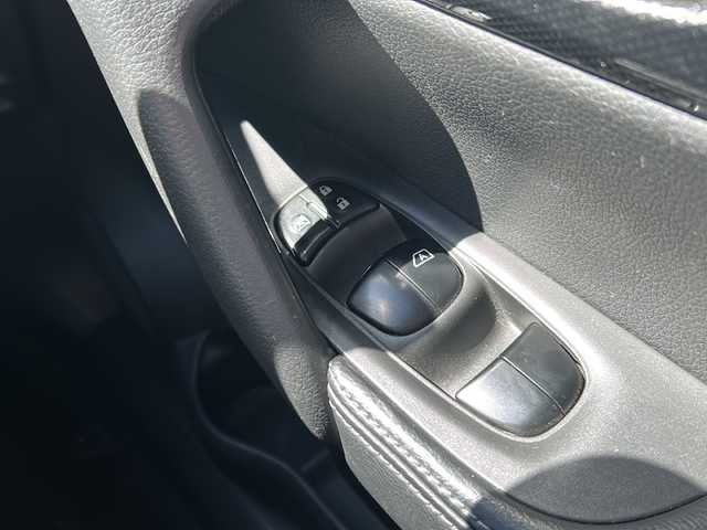 日産 エクストレイル 20X 岐阜県 2014(平26)年 6.2万km ブリリアントホワイトパール 【登録時走行距離：62462km】/禁煙車/純正ナビ/フルセグTV/バックカメラ/レザーシート/前席シートヒーター/プッシュスタート/スマートキー/LEDヘッドライト/オートライト/ドアバイザー/ルーフレール/ウィンカーミラー/Bluetooth/社外アルミホイール/オートエアコン/USB入力端子/純正フロアマット