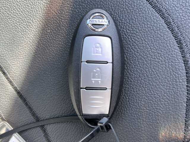 日産 エクストレイル 20X 岐阜県 2014(平26)年 6.2万km ブリリアントホワイトパール 【登録時走行距離：62462km】/禁煙車/純正ナビ/フルセグTV/バックカメラ/レザーシート/前席シートヒーター/プッシュスタート/スマートキー/LEDヘッドライト/オートライト/ドアバイザー/ルーフレール/ウィンカーミラー/Bluetooth/社外アルミホイール/オートエアコン/USB入力端子/純正フロアマット