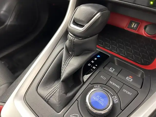 トヨタ ＲＡＶ４ アドベンチャー オフロードPKGⅡ 佐賀県 2023(令5)年 3.9万km アティチュードブラックマイカ 純正１０．５型ディスプレイオーディオ/（フルセグTV/AM/FM/Bluetooth/Miracast）/全方位モニター/衝突軽減システム/コーナーセンサー/レーンアシスト/追従型クルーズコントロール/パワーシート/シートメモリ/黒レザー調合皮シート/純正18インチアルミホイール/フロアマット/ＬＥＤヘッドライト/オートライト/オートマチックハイビーム/シートヒーター・エアシート/ハンドルヒーター/ビルトイン2.0ETC/ルーフレール/ダウンヒルアシストコントロール/盗難防止装置