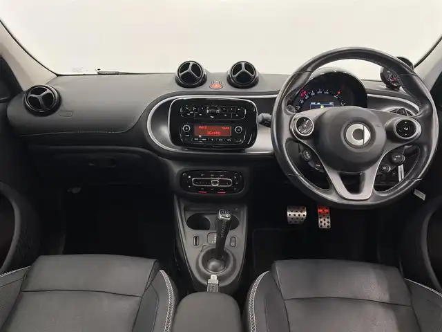 スマート ＭＣＣ スマート フォーフォー BRABUS エクスクルーシブ 岡山県 2017(平29)年 5.8万km クリスタルホワイト スマートラジオ/AM/FM/Bluetooth/USB/AUX/オートエアコン/オートワイパー/クルーズコントロール/ガラスルーフ/自動ブレーキ/レーンキープ/アイドリングストップ/PDC/ステアリングスイッチ/タコメーター/スポーツモード/アームレスト