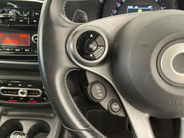 スマート ＭＣＣ スマート フォーフォー BRABUS エクスクルーシブ 岡山県 2017(平29)年 5.8万km クリスタルホワイト スマートラジオ/AM/FM/Bluetooth/USB/AUX/オートエアコン/オートワイパー/クルーズコントロール/ガラスルーフ/自動ブレーキ/レーンキープ/アイドリングストップ/PDC/ステアリングスイッチ/タコメーター/スポーツモード/アームレスト