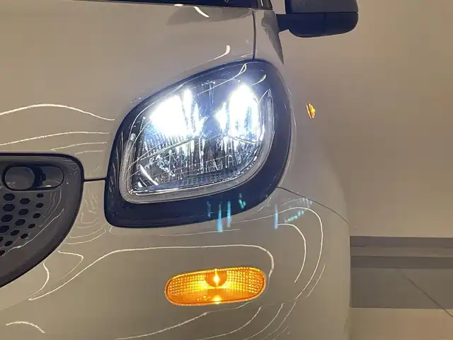 スマート ＭＣＣ スマート フォーフォー BRABUS エクスクルーシブ 岡山県 2017(平29)年 5.8万km クリスタルホワイト スマートラジオ/AM/FM/Bluetooth/USB/AUX/オートエアコン/オートワイパー/クルーズコントロール/ガラスルーフ/自動ブレーキ/レーンキープ/アイドリングストップ/PDC/ステアリングスイッチ/タコメーター/スポーツモード/アームレスト