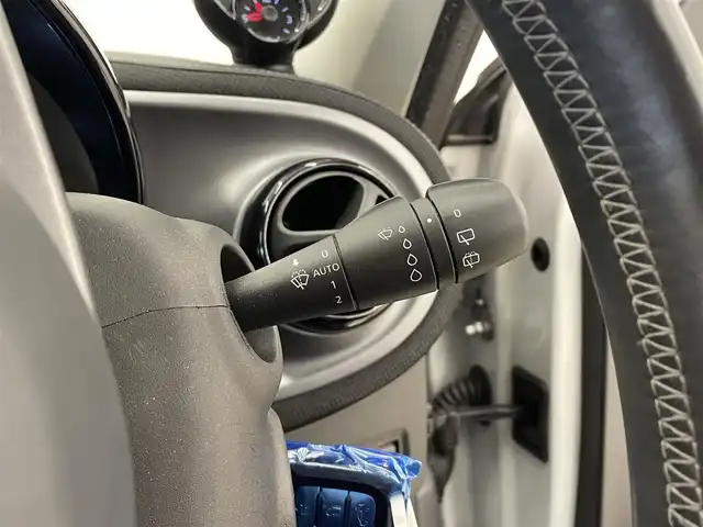 スマート ＭＣＣ スマート フォーフォー BRABUS エクスクルーシブ 岡山県 2017(平29)年 5.8万km クリスタルホワイト スマートラジオ/AM/FM/Bluetooth/USB/AUX/オートエアコン/オートワイパー/クルーズコントロール/ガラスルーフ/自動ブレーキ/レーンキープ/アイドリングストップ/PDC/ステアリングスイッチ/タコメーター/スポーツモード/アームレスト