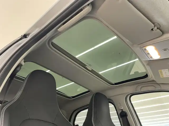 スマート ＭＣＣ スマート フォーフォー BRABUS エクスクルーシブ 岡山県 2017(平29)年 5.8万km クリスタルホワイト スマートラジオ/AM/FM/Bluetooth/USB/AUX/オートエアコン/オートワイパー/クルーズコントロール/ガラスルーフ/自動ブレーキ/レーンキープ/アイドリングストップ/PDC/ステアリングスイッチ/タコメーター/スポーツモード/アームレスト