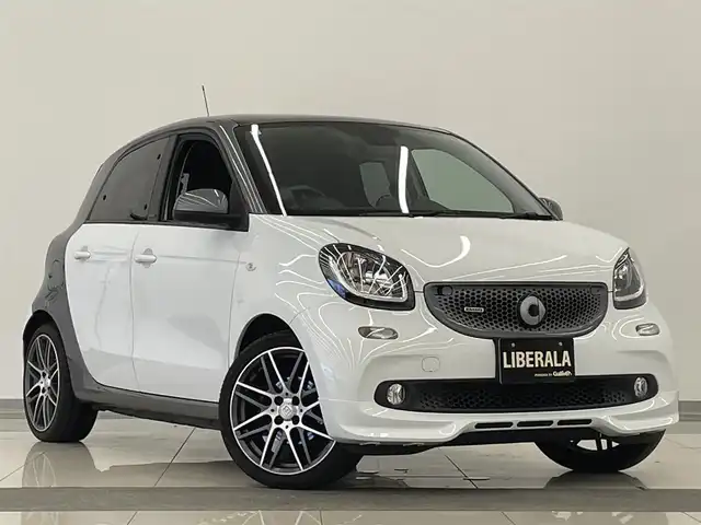 スマート ＭＣＣ スマート フォーフォー BRABUS エクスクルーシブ 岡山県 2017(平29)年 5.8万km クリスタルホワイト スマートラジオ/AM/FM/Bluetooth/USB/AUX/オートエアコン/オートワイパー/クルーズコントロール/ガラスルーフ/自動ブレーキ/レーンキープ/アイドリングストップ/PDC/ステアリングスイッチ/タコメーター/スポーツモード/アームレスト