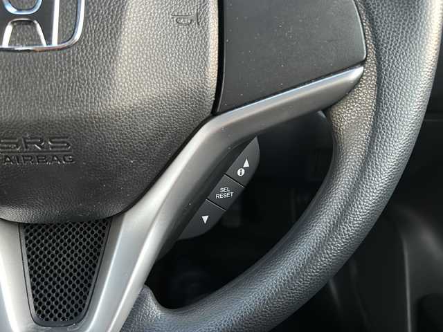 ホンダ フィット ハイブリット Fパッケージ 秋田県 2015(平27)年 8.1万km プレミアムホワイトパールⅡ ・ＥＴＣ/・純正ナビ/・Ｂｌｕｅｔｏｏｔｈ/・オートエアコン/・衝突軽減ブレーキ/・クルーズコントロール/・スマートキー/・スペアキー/・純正フロアマット