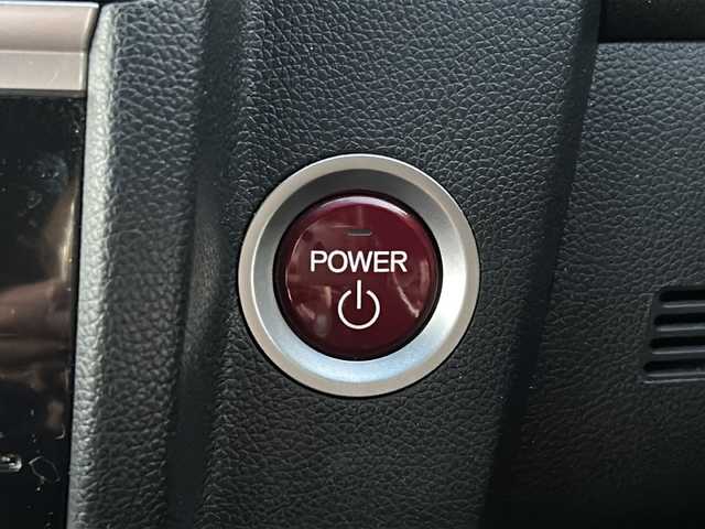 ホンダ フィット ハイブリット Fパッケージ 秋田県 2015(平27)年 8.1万km プレミアムホワイトパールⅡ ・ＥＴＣ/・純正ナビ/・Ｂｌｕｅｔｏｏｔｈ/・オートエアコン/・衝突軽減ブレーキ/・クルーズコントロール/・スマートキー/・スペアキー/・純正フロアマット