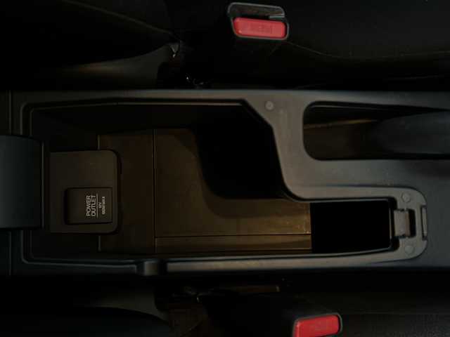 ホンダ フィット ハイブリット Fパッケージ 秋田県 2015(平27)年 8.1万km プレミアムホワイトパールⅡ ・ＥＴＣ/・純正ナビ/・Ｂｌｕｅｔｏｏｔｈ/・オートエアコン/・衝突軽減ブレーキ/・クルーズコントロール/・スマートキー/・スペアキー/・純正フロアマット